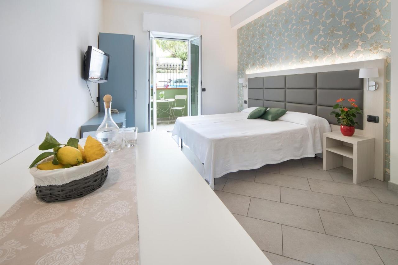 Hotel Residence Laigueglia Free Parking Eksteriør billede